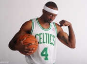 南宫体育- 波士顿凯尔特人训练开放日，窗口期豪取连胜引欢呼，葡超在即，年轻球员得到机会