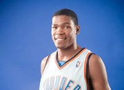 南宫体育-关于杜兰特回归赛场，突破纪录首场状态亮眼，加拿大队观众沸腾！的信息